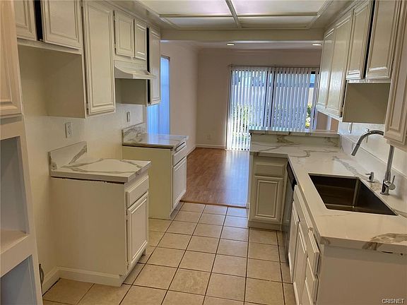 NEW KITCHEN APPLIANCES AND COUNTERTOPS