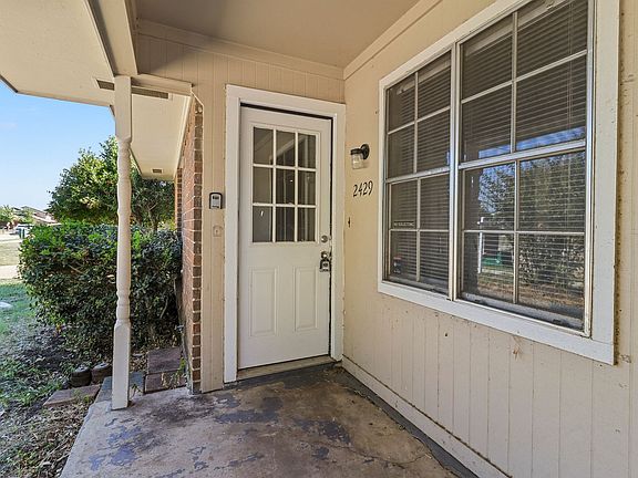 3rd image of 2429 Lakeview Cir #2429