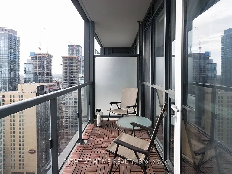 300 Front St W #2512 — Photo 16