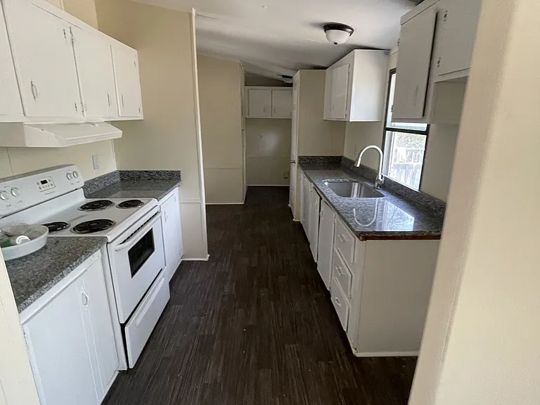 251 New Cassel Dr — Photo 5