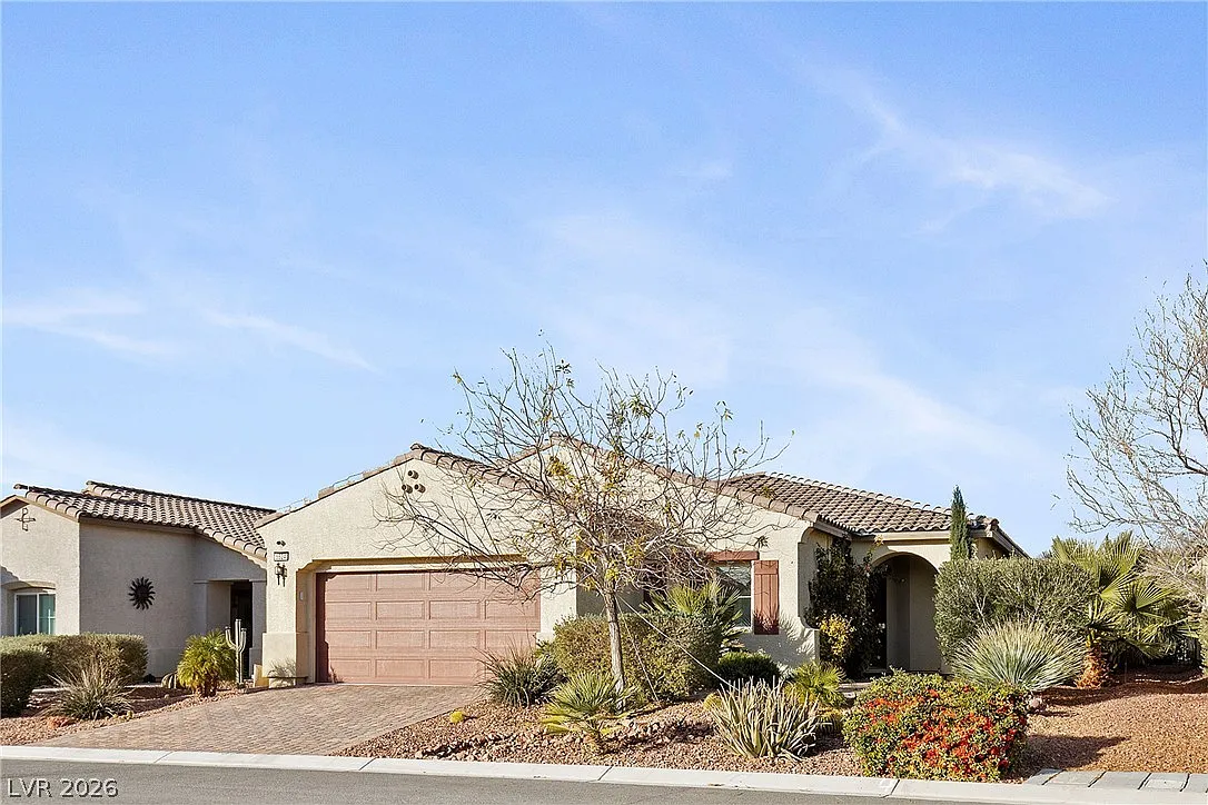3 bed, 2.0 bath, 1756 sqft, $2,350 — Photo 1