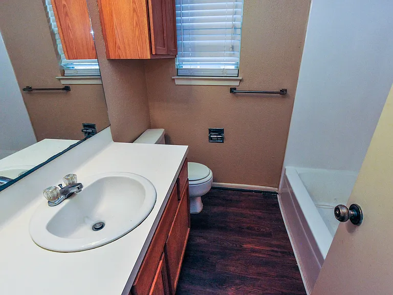 1418 Hillside Dr — Photo 4