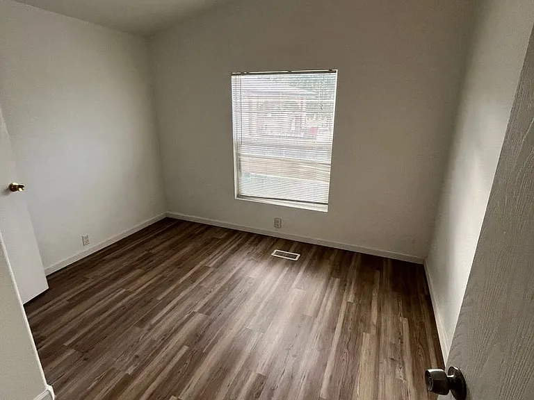 150 Venus Cir — Photo 11
