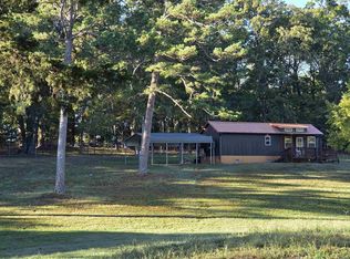 137 W Barton Ave, Cove, AR 71937