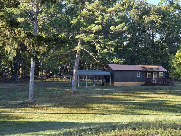 137 W Barton Ave, Cove, AR 71937
