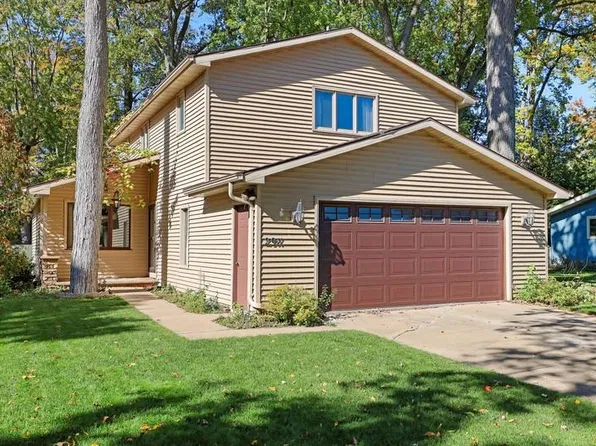 2911 S Dellwood St, Appleton, WI 54915