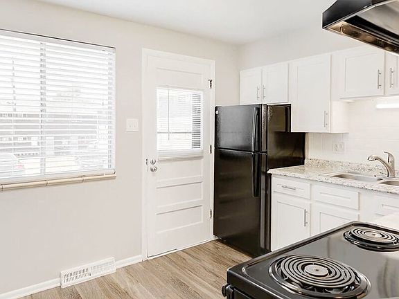 Experience contemporary culinary delight in this stylishly designed kitchen. Experience contemporary culinary delight in this stylishly designed kitchen.