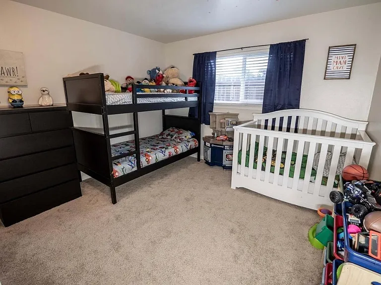 210 Canterbury Ave — Photo 22