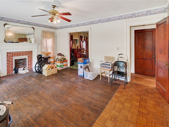 2nd image of 119 Kelly St
