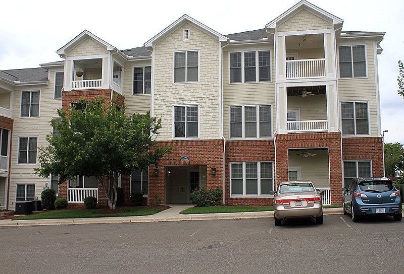 1st image of 727 Portstewart Dr