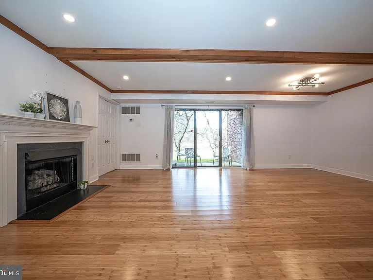 504 Mountainview Dr — Photo 8