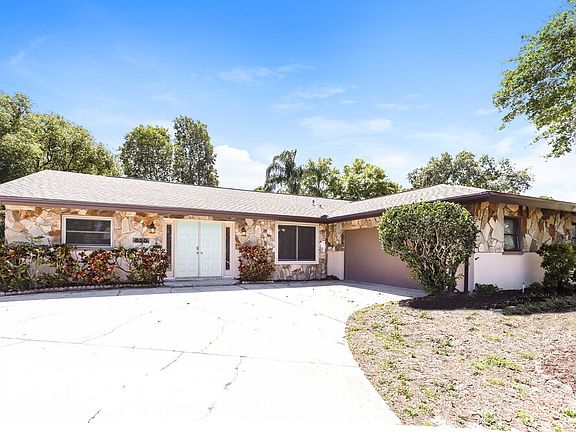 3rd image of 820 Alderwood Way