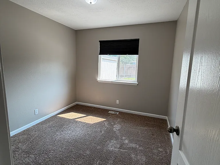 16566 N Liverpool Ln — Photo 12