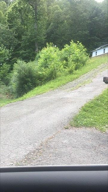2nd image of 160 Potter Ln