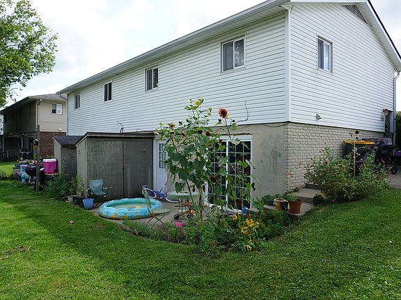3rd image of 703 S Park Square Dr