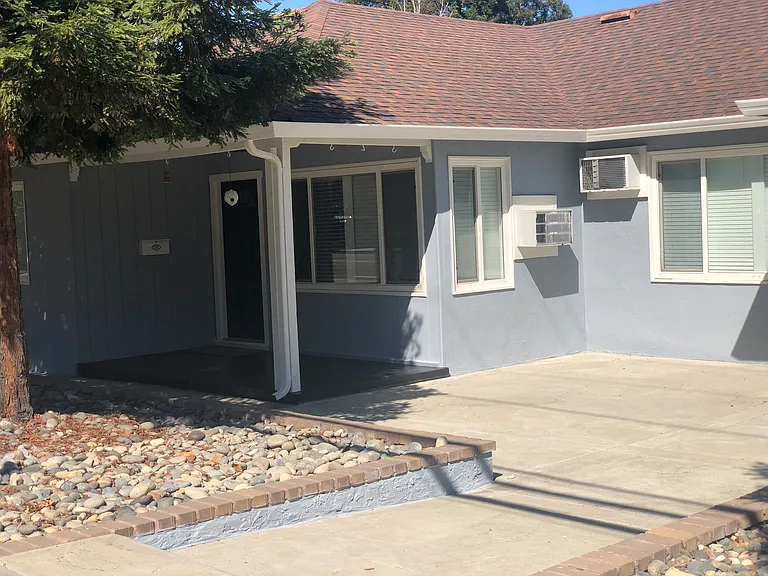 3869 Vineyard Ave — Photo 2