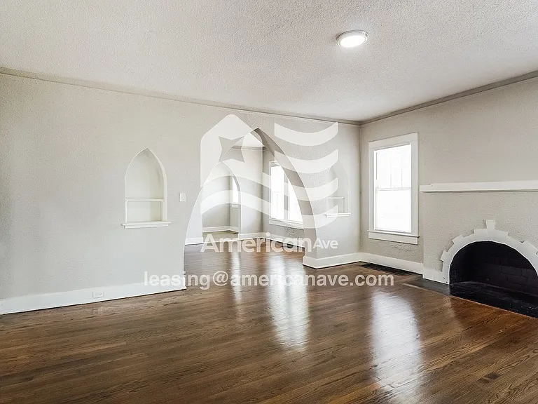 1359652_003_living_room_13803514.jpg