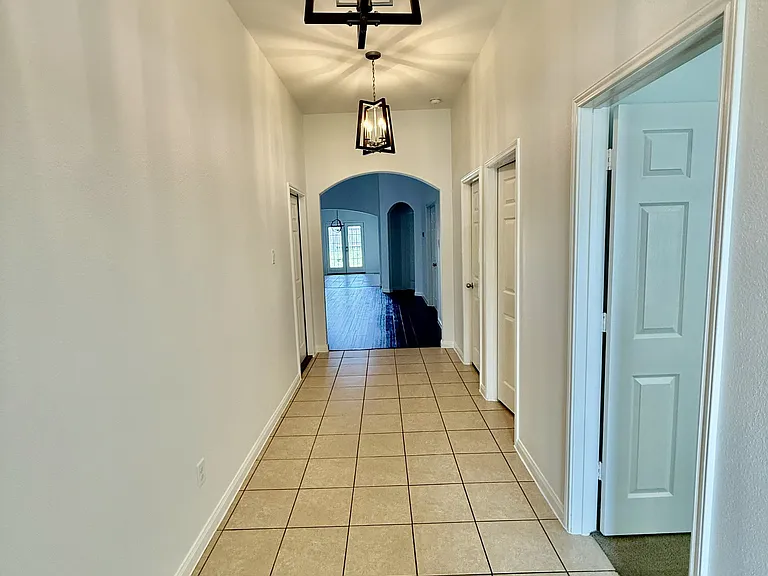 205 Oriole Dr — Photo 3