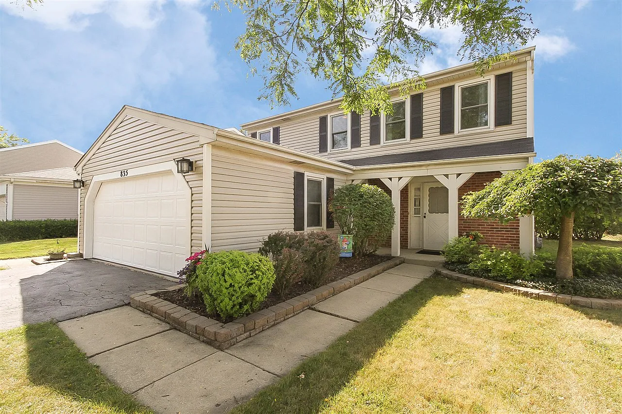 835 W Bryn Mawr Ave photo 1