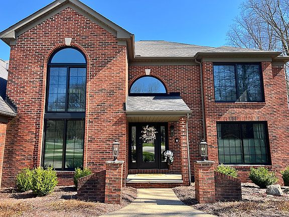 3rd image of 2919 Woodhaven Dr