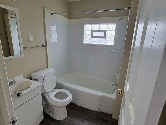 3rd image of 1877 Linwood Ave
