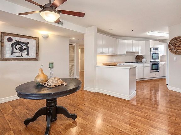 4th image of 9039 NE Juanita Dr 305 #305
