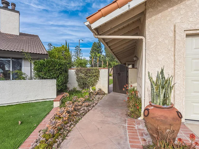 24321 Peacock St — Photo 2