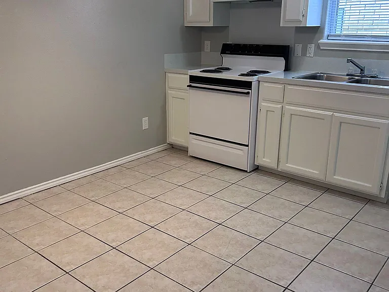 2308 W Elisa Ln #7 — Photo 3