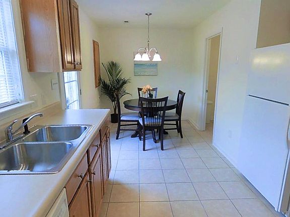 04-StoningtonDeluxe-Edited_03042019