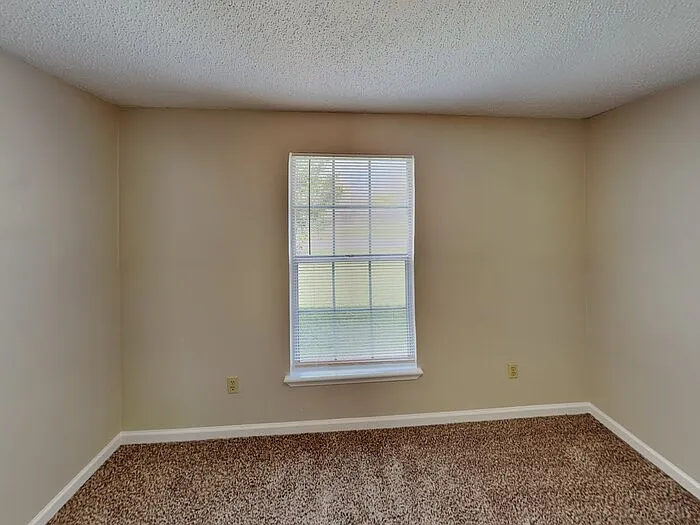 2626 Pinewood Blvd S — Photo 11