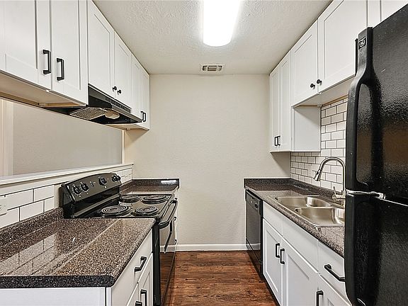 5th image of 1400 Summit St APT C