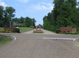 150 Lancelot Ln, Paris, TN 38242