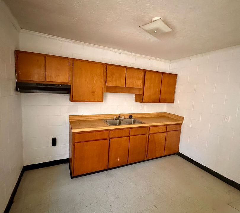 1st image of 386 E Gordon Ave