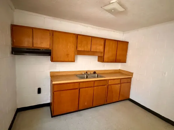 386 E Gordon Ave, Lyons, GA 30436