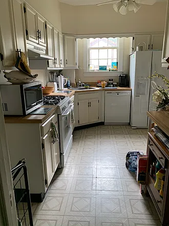 5 bed, 2923 sqft, $1,495 — Photo 2