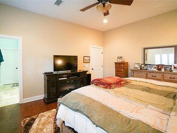 3rd image of 279 Villager Dr