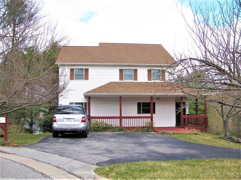 1st image of 400 Algonquin Ct