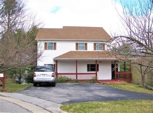 400 Algonquin Ct, Blacksburg, VA 24060