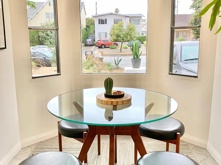 1852 S Redondo Blvd — Photo 9