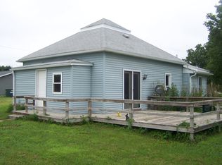 105 S Garfield St, Bradgate, IA 50520