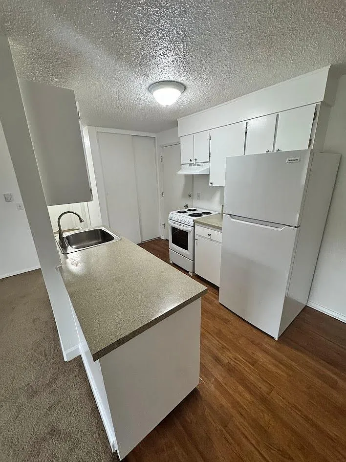 718 State Ave N - Duchess 16 — Photo 1