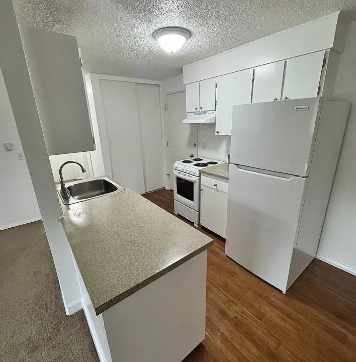 718 State Ave N #16