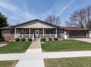 300 Monroe St SE, Cascade, IA 52033