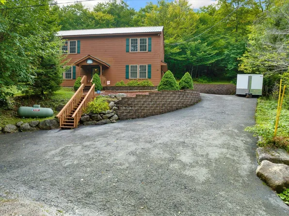 186 Pawnee Dr, Old Forge, NY 13420