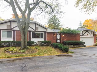 1 Coventry On Duxbury St, Rolling Mdws, IL 60008