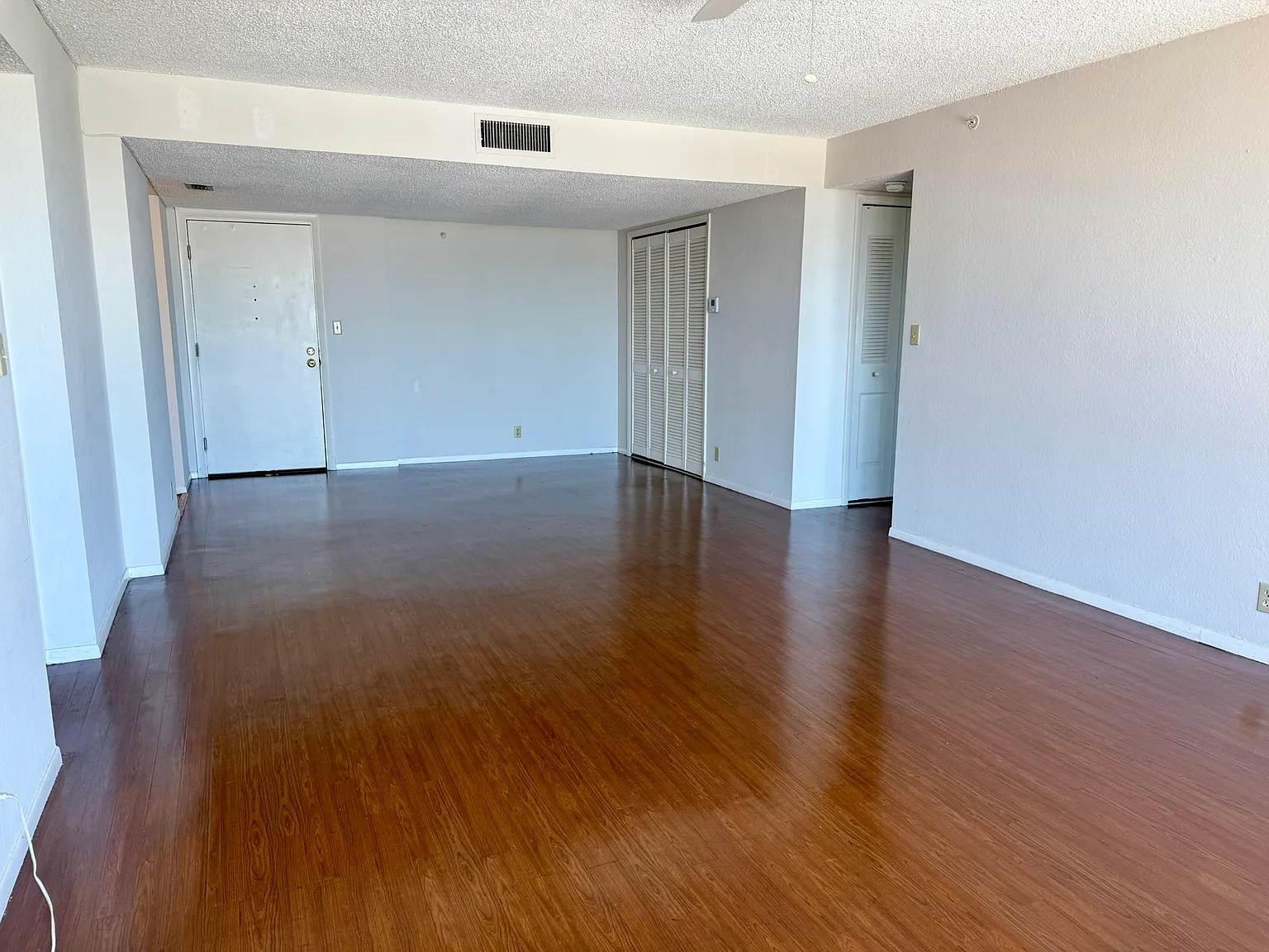 2 bed, 1150 sqft, $2,300 — Photo 4