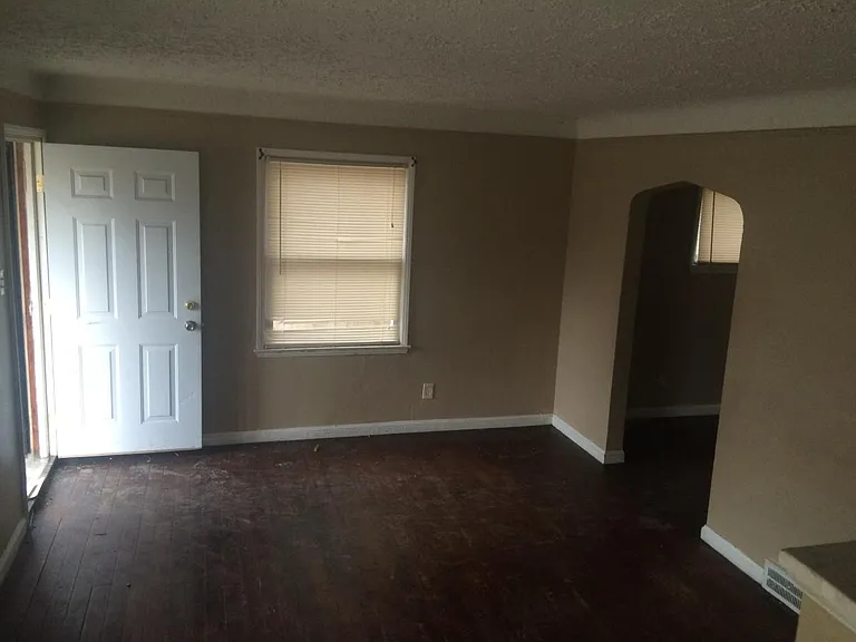 18506 Kelly Rd — Photo 2