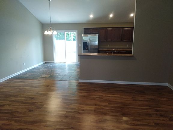 4th image of 1731 Riverfield Dr