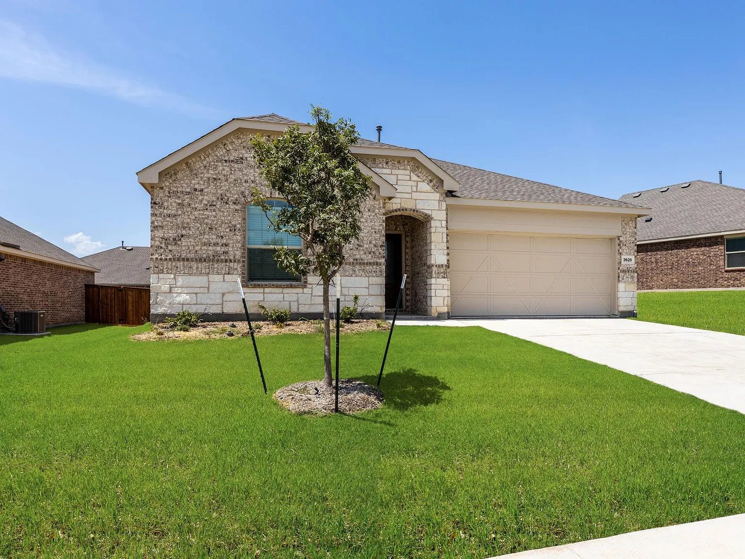 3620 Kaufman Ct — Photo 2