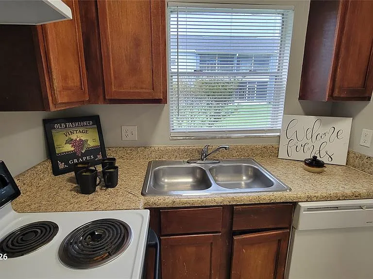 4136 Pershing Pointe Pl #5 — Photo 14